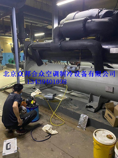 開利30XW機組換油保養